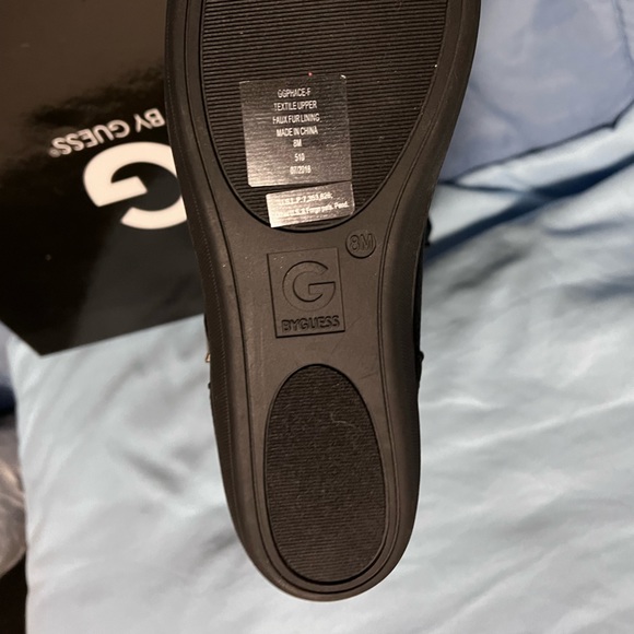 Guess - Picture 3 of 3